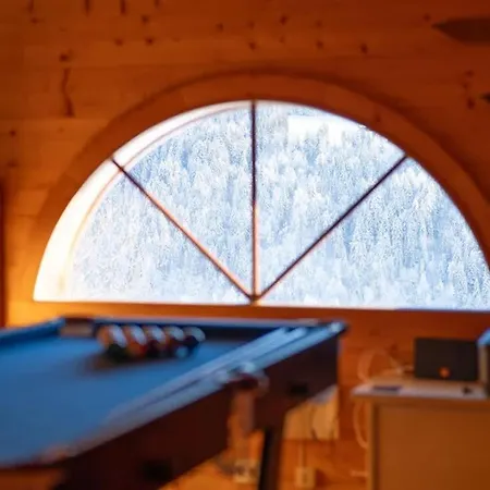 Chalet Mountain With Panoramic Views Sleeps 9 *