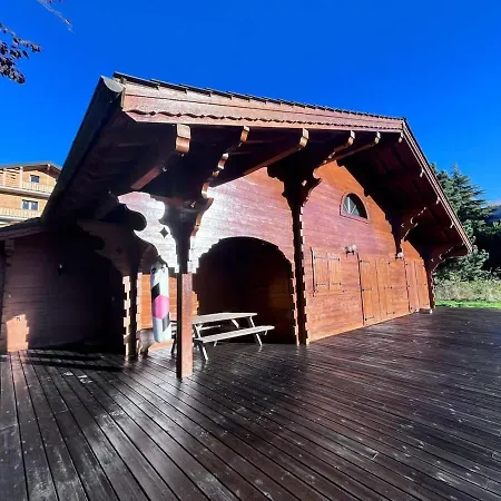 Mountain With Panoramic Views Sleeps 9 Dağ evi
